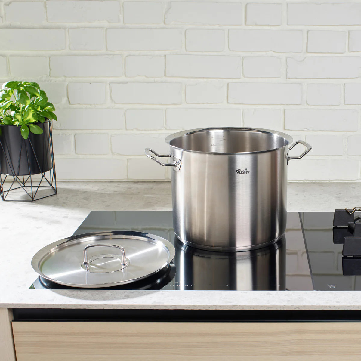 Fissler Original Profi Collection hoher Kochtopf mit Metalldeckel 20cm